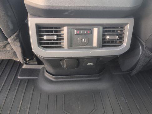 Used 2024 Ford F250 Lariat w/ Tremor Off-Road Package image 33