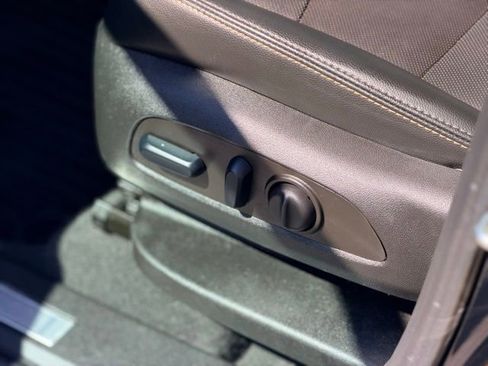 Used 2023 Chevrolet Equinox Premier image 7