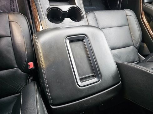 Used 2018 Chevrolet Suburban LT image 27