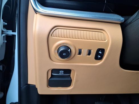 Used 2022 Jeep Grand Wagoneer Series III image 17