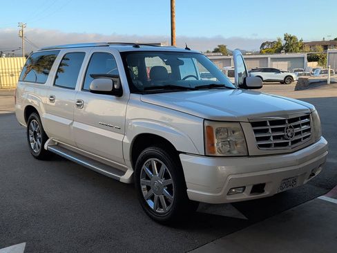 Used 2005 Cadillac Escalade ESV Platinum AWD/4WD image 2