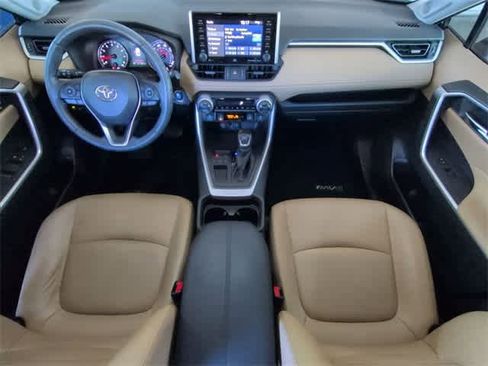 Used 2021 Toyota RAV4 XLE Premium image 15