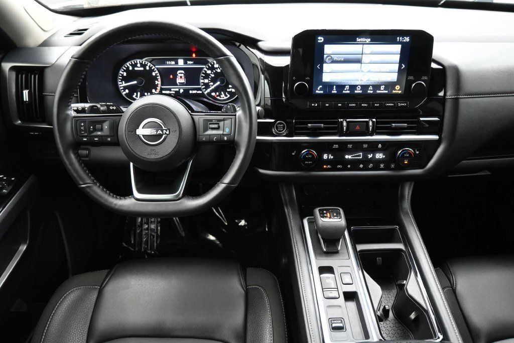 Used 2024 Nissan Pathfinder SL w/ SL Premium Package FWD image 5