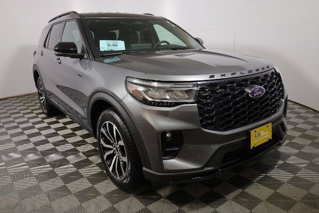 Certified 2025 Ford Explorer ST-Line AWD/4WD image 4