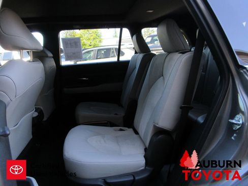 Used 2025 Toyota Grand Highlander AWD Hybrid image 26
