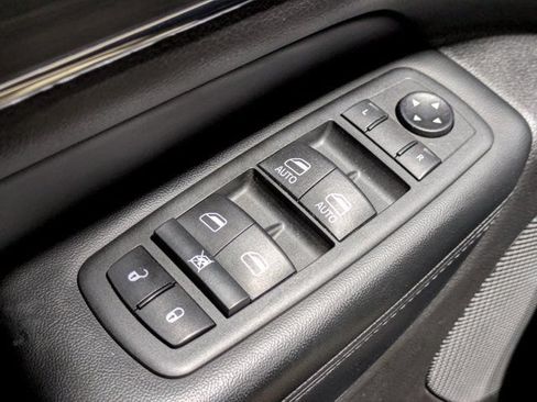 Used 2020 Jeep Grand Cherokee Limited w/ Luxury Group II AWD/4WD image 25