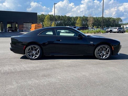 Used 2025 Dodge Charger Daytona R/T w/ Plus Group AWD/4WD image 3