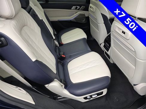 Used 2022 BMW X7 M50i w/ Dynamic Handling Package image 28
