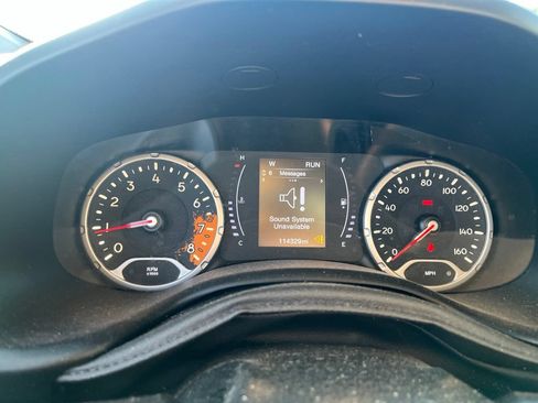 Used 2018 Jeep Renegade Altitude FWD image 13