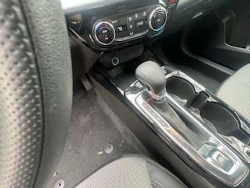 Used 2025 Chevrolet Trax LT image 14