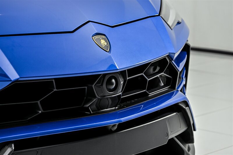 Used 2022 Lamborghini Urus AWD/4WD image 9