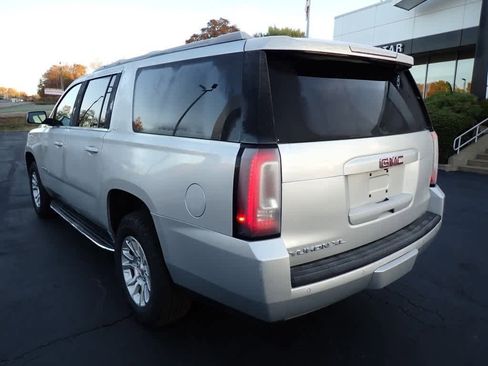 Used 2019 GMC Yukon XL SLT image 3