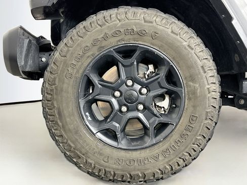 Used 2023 Jeep Wrangler Unlimited image 11