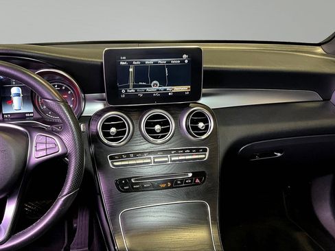 Used 2018 Mercedes-Benz GLC 300 4MATIC w/ Multimedia Package image 10