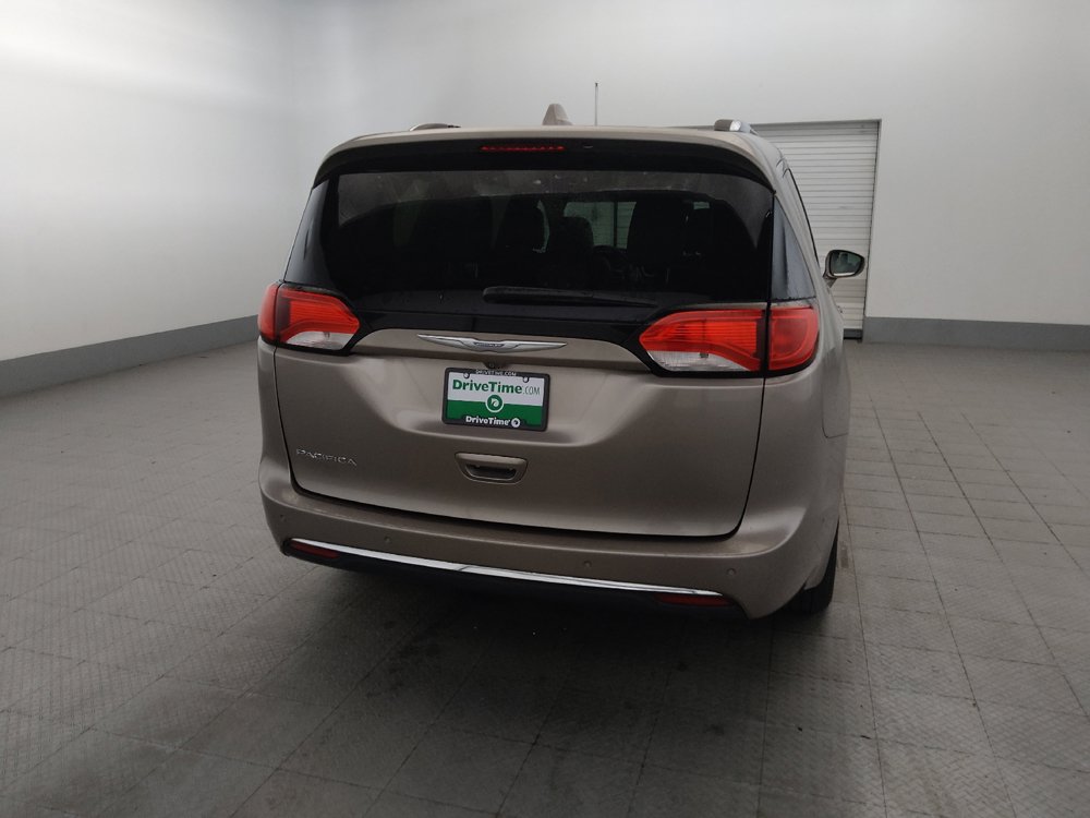 Used 2017 Chrysler Pacifica Touring-L Plus w/ Advanced Safetytec Group FWD image 7