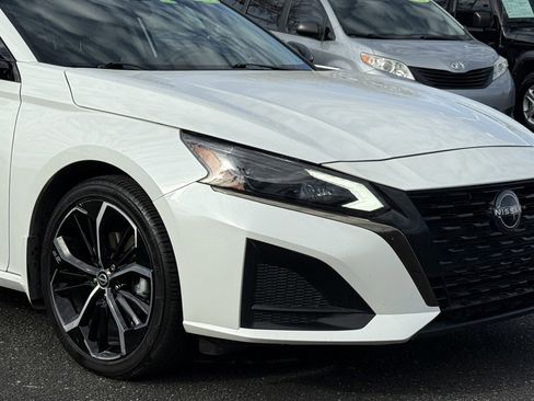 Used 2024 Nissan Altima 2.5 SR image 2