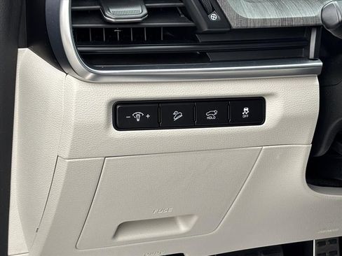 Used 2024 Kia Telluride SX w/ Towing Package image 8