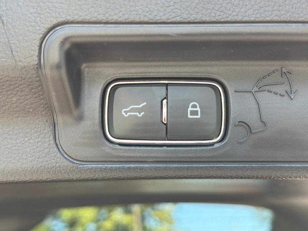 Used 2025 Ford Explorer Platinum RWD image 20