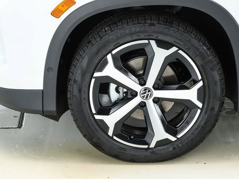 New 2026 Volkswagen Tiguan SE image 43