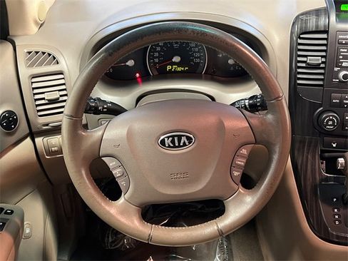 Used 2012 Kia Sedona EX w/ Luxury Pkg image 18