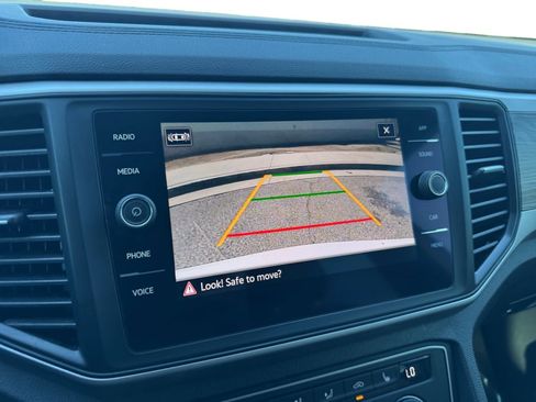 Used 2021 Volkswagen Atlas Cross Sport SE image 13