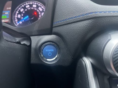 Used 2022 Toyota RAV4 SE image 27