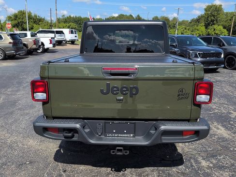 Used 2023 Jeep Gladiator Sport AWD/4WD image 6