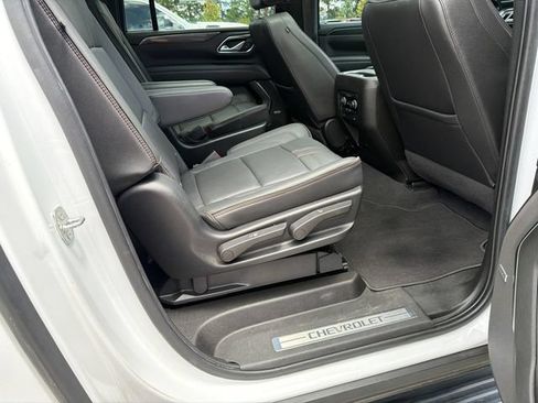 Used 2022 Chevrolet Suburban RST w/ Luxury Package RWD image 15