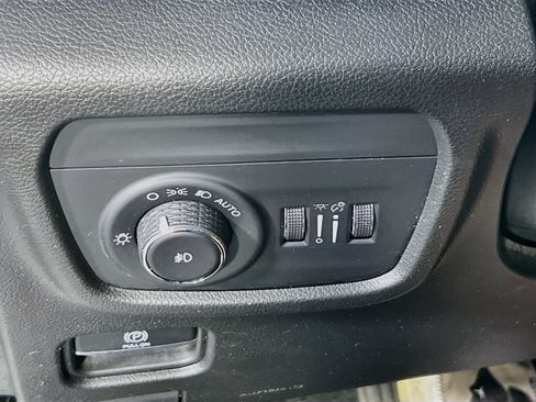 Used 2022 Jeep Grand Cherokee Overland AWD/4WD image 10