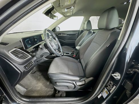 Used 2025 Kia Seltos S image 13