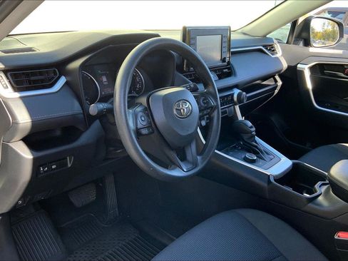 Used 2022 Toyota RAV4 LE image 12