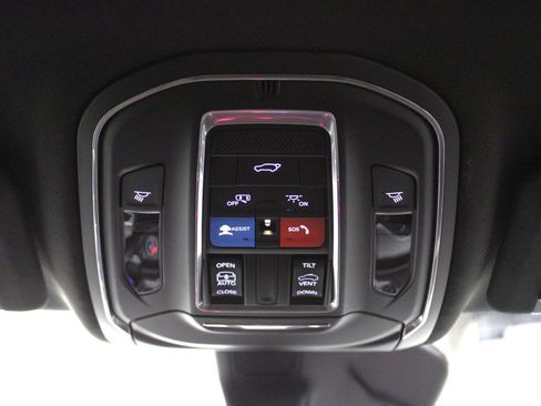 New 2025 Jeep Grand Cherokee Altitude image 23