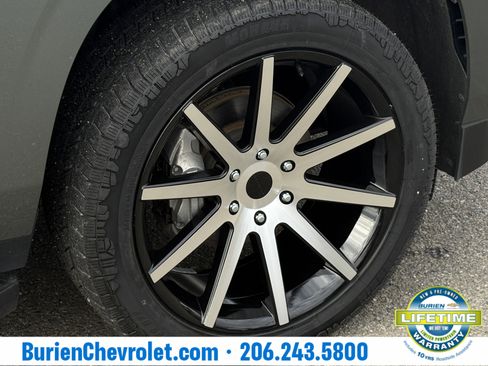 Used 2023 Chevrolet Suburban Premier image 28