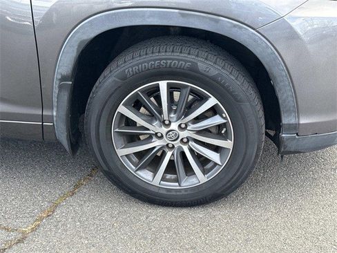 Used 2018 Toyota Highlander XLE image 7
