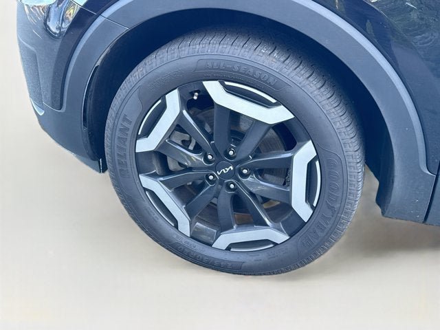 Certified 2025 Kia Telluride EX w/ EX Captain's Chair Package AWD/4WD image 32