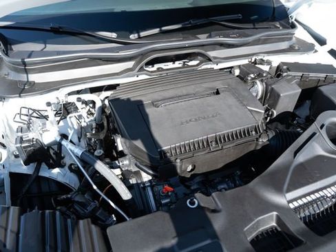 Used 2025 Honda Pilot EX-L image 2