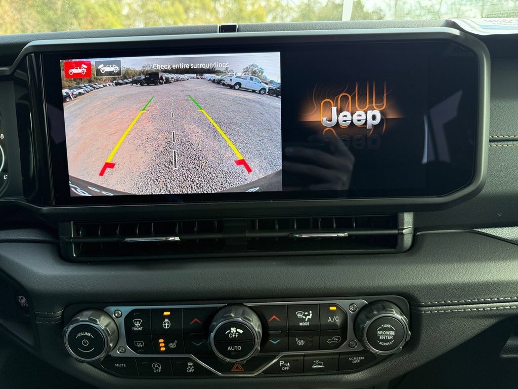 New 2025 Jeep Wrangler Unlimited Sahara AWD/4WD image 32