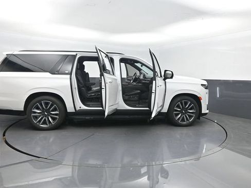 Used 2023 Cadillac Escalade ESV Sport Platinum w/ LPO, ONYX Package AWD/4WD image 31