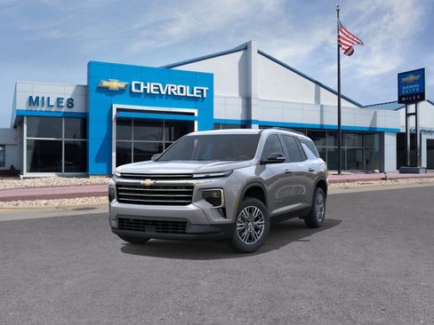 New 2026 Chevrolet Traverse LT image 8