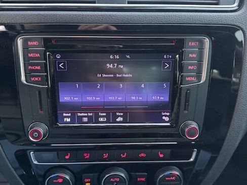 Used 2017 Volkswagen Jetta SEL image 38