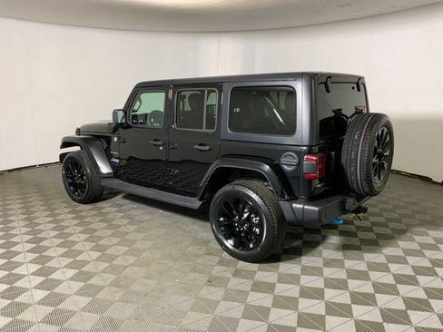 Used 2023 Jeep Wrangler Unlimited Sahara AWD/4WD image 10