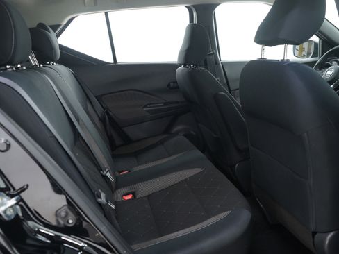 Used 2018 Nissan Kicks S image 13