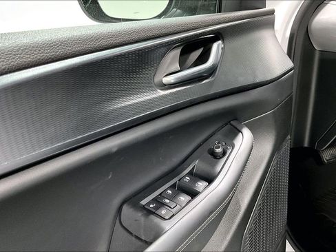 New 2025 Jeep Grand Cherokee Altitude image 27