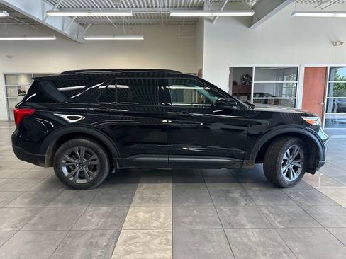 Used 2023 Ford Explorer XLT w/ Equipment Group 202A AWD/4WD image 11