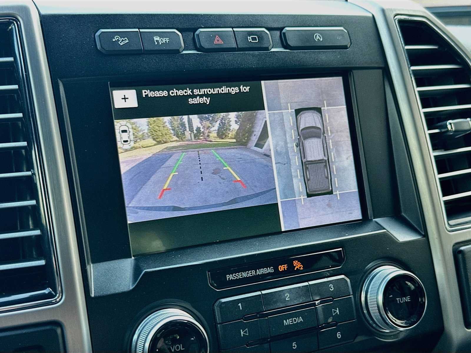 Used 2019 Ford F150 Platinum w/ Equipment Group 701A Luxury AWD/4WD image 14