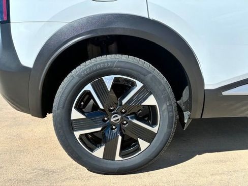 Used 2025 Nissan Kicks SV AWD/4WD image 9
