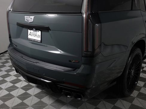 Used 2025 Cadillac Escalade V w/ LPO, ONYX Package image 53