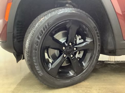Used 2023 Jeep Grand Cherokee L Laredo AWD/4WD image 28
