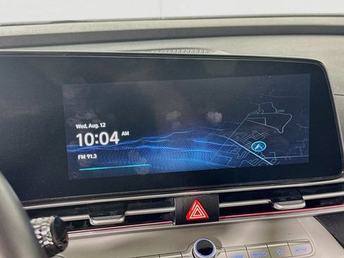 Used 2025 Hyundai Elantra Limited FWD image 25