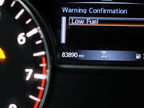 Used 2019 Nissan Pathfinder SL image 7